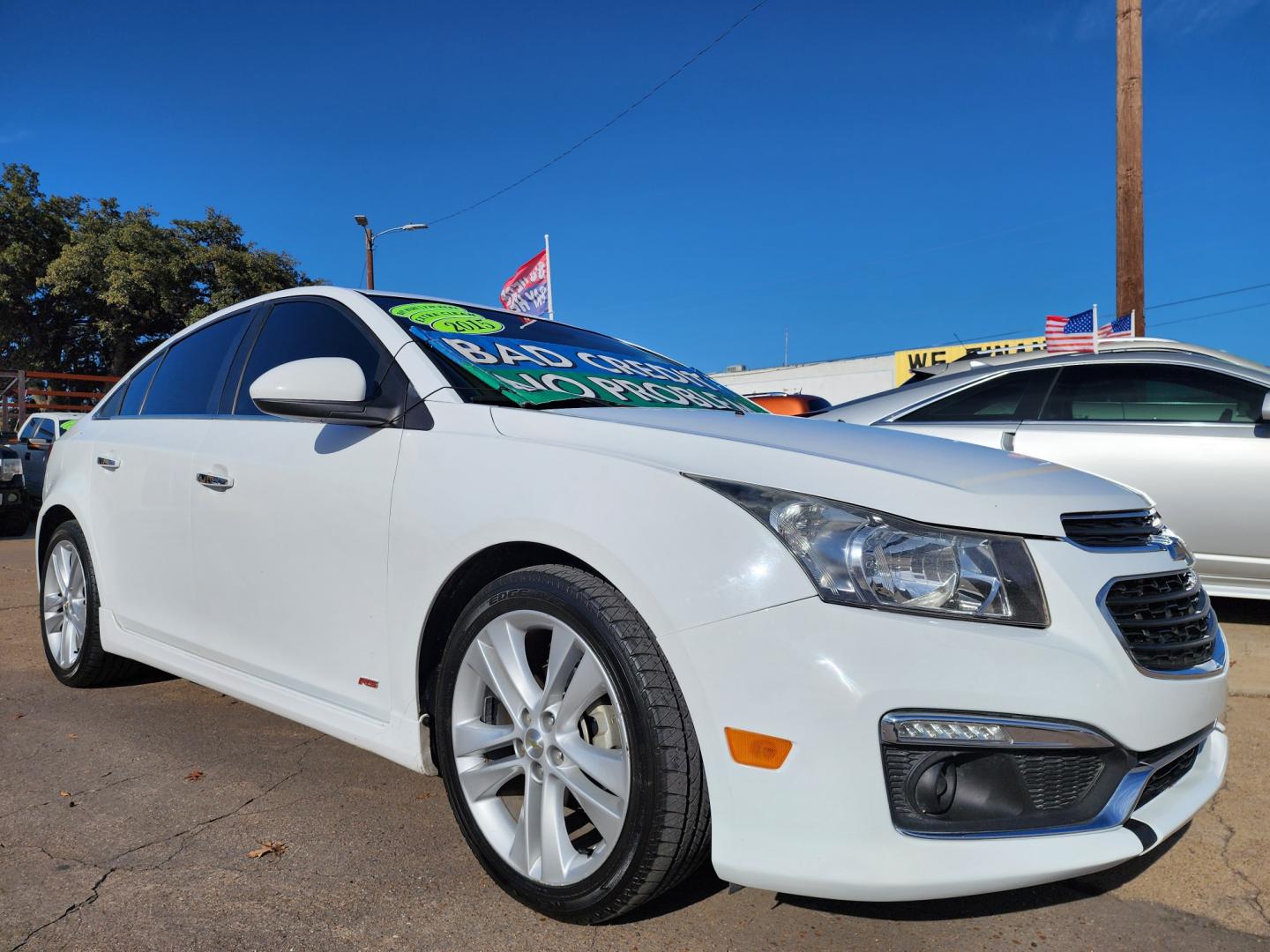 2015 WHITE Chevrolet Cruze LTZ (1G1PG5SB5F7) , AUTO transmission, located at 2660 S.Garland Avenue, Garland, TX, 75041, (469) 298-3118, 32.885551, -96.655602 - Welcome to DallasAutos4Less, one of the Premier BUY HERE PAY HERE Dealers in the North Dallas Area. We specialize in financing to people with NO CREDIT or BAD CREDIT. We need proof of income, proof of residence, and a ID. Come buy your new car from us today!! This is a very well cared for 2015 CH - Photo#1